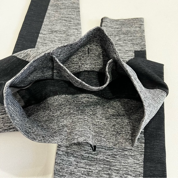 PINK Active Victoria's Secret Seamless Heathered Black Leggings Size Small - Picture 6 of 7